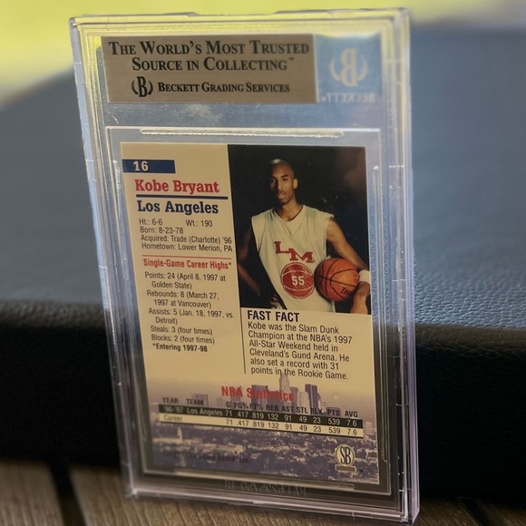 1997-98 Kobe Bryant Autographed Collection Score Board basketball trading card - Picture 8 of 8